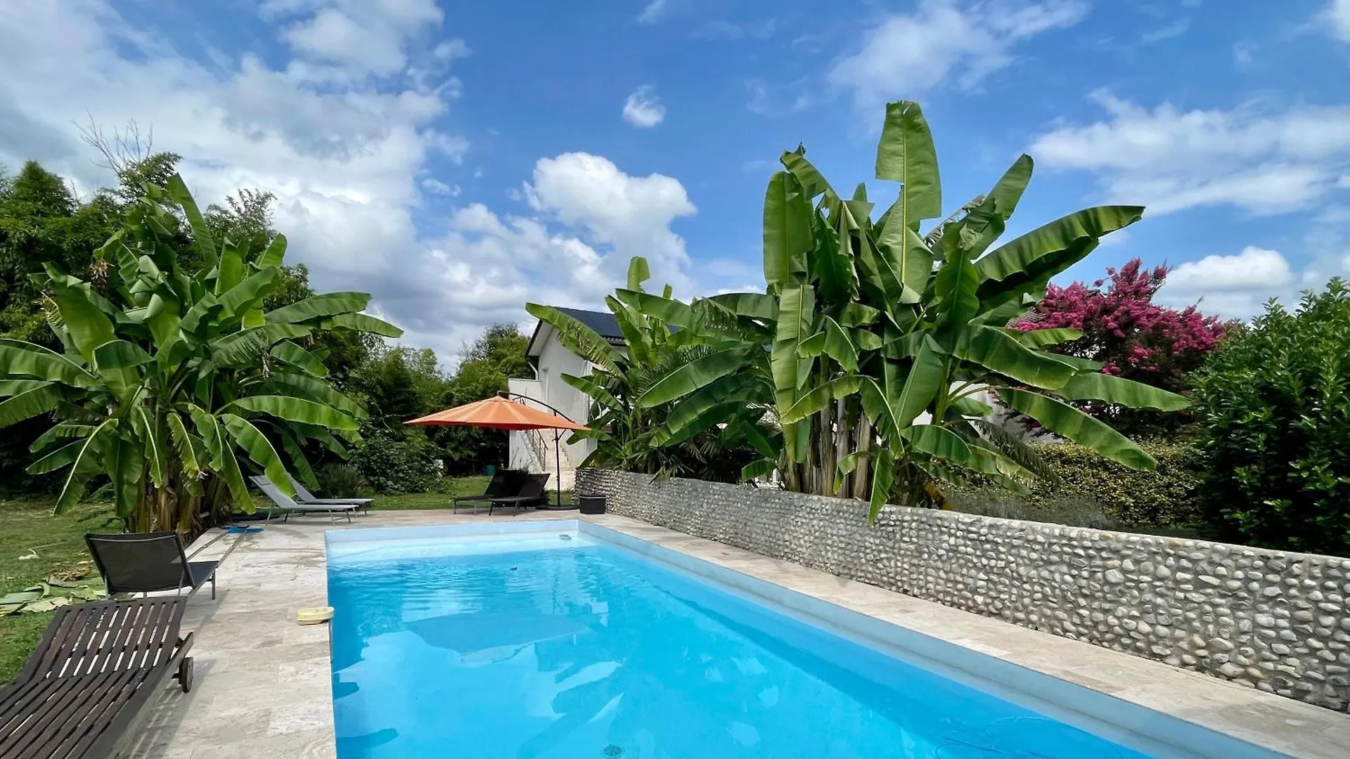 Appartement Le Domaine Loft - Piscine - Jacuzzi - Parc à Tullins