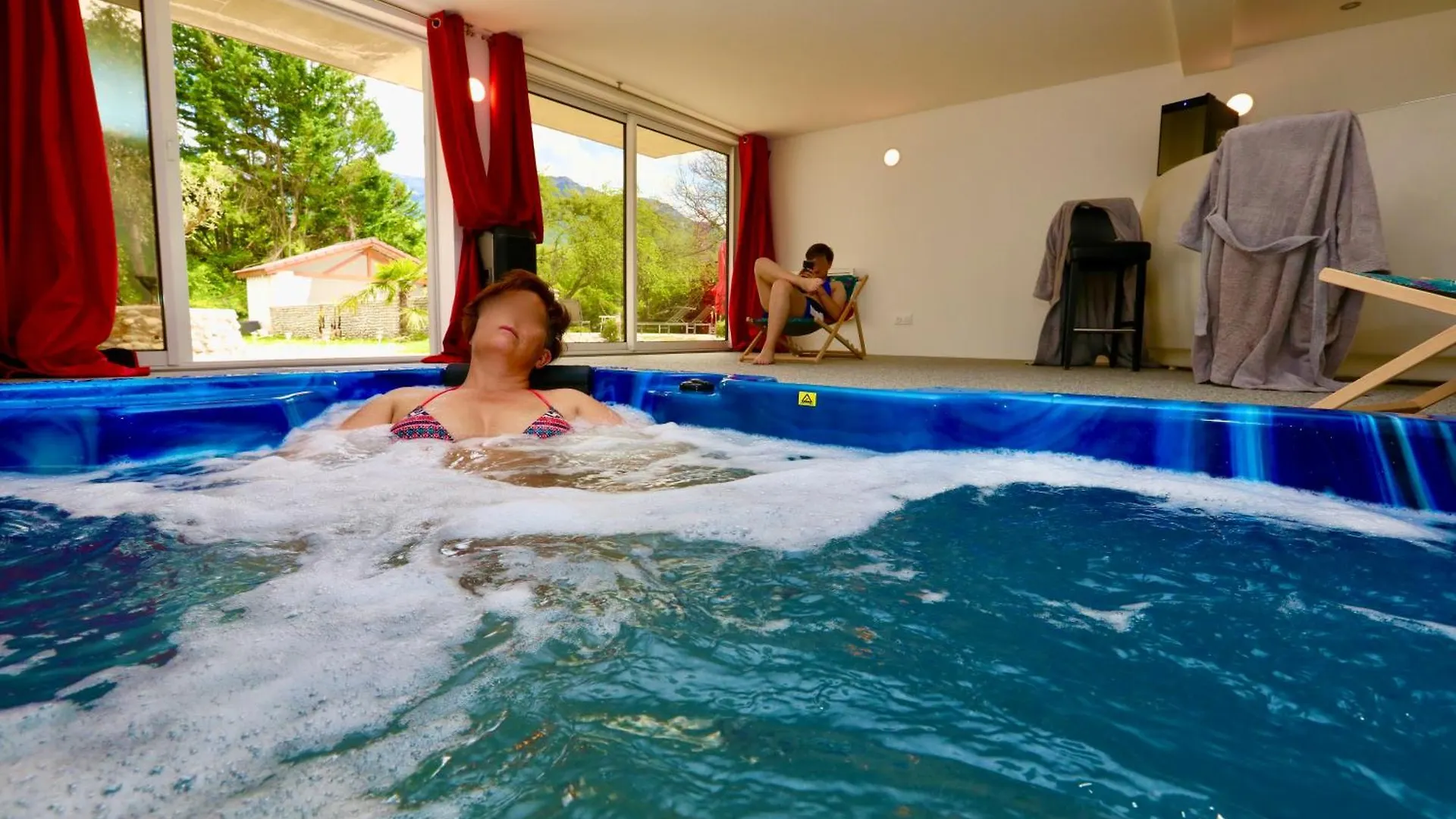 Apartmán Le Domaine Loft - Piscine - Jacuzzi - Parc Tullins